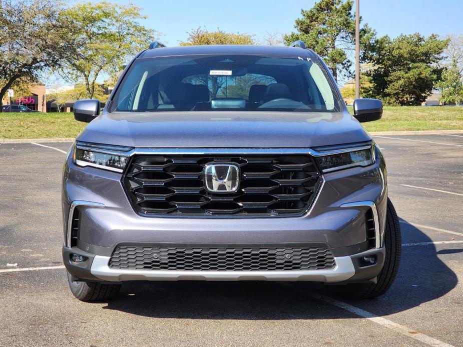 new 2025 Honda Pilot car, priced at $50,995