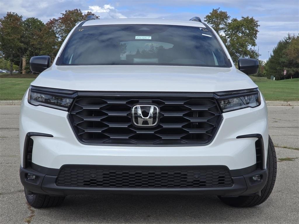 new 2025 Honda Pilot car, priced at $44,250