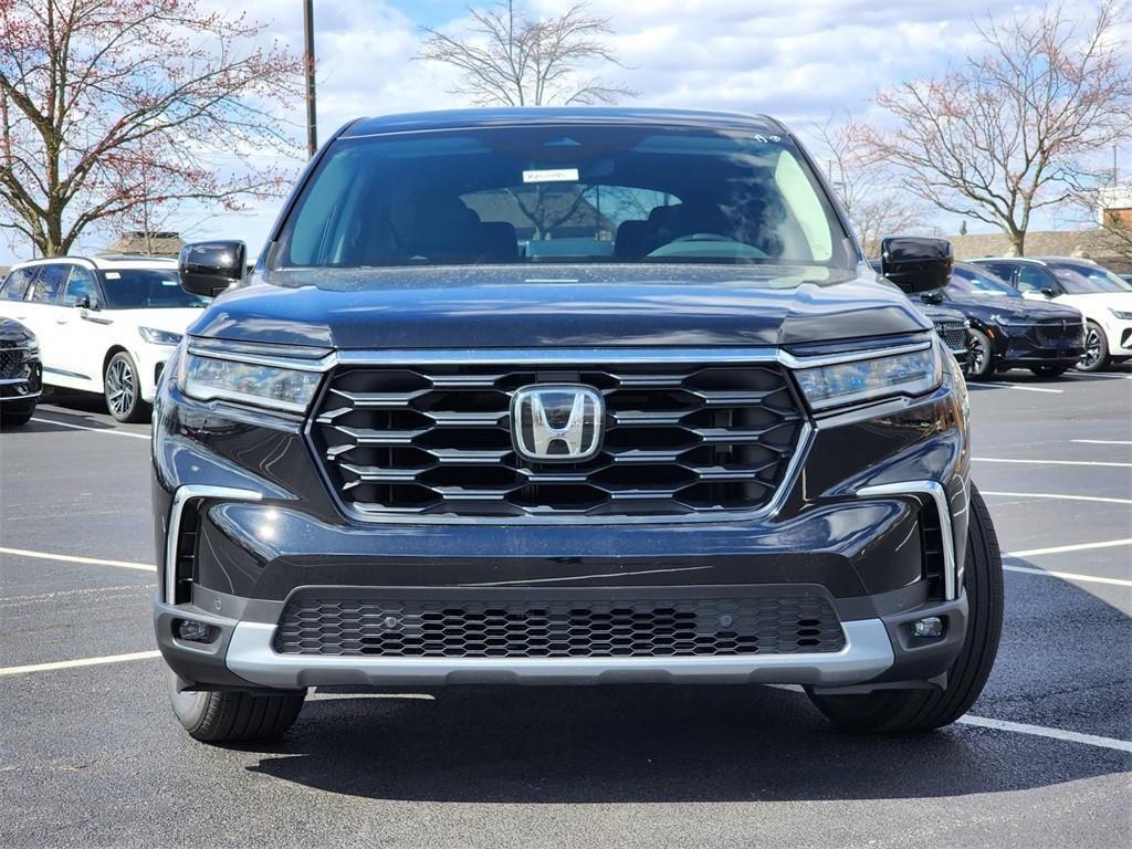 new 2025 Honda Pilot car, priced at $48,950