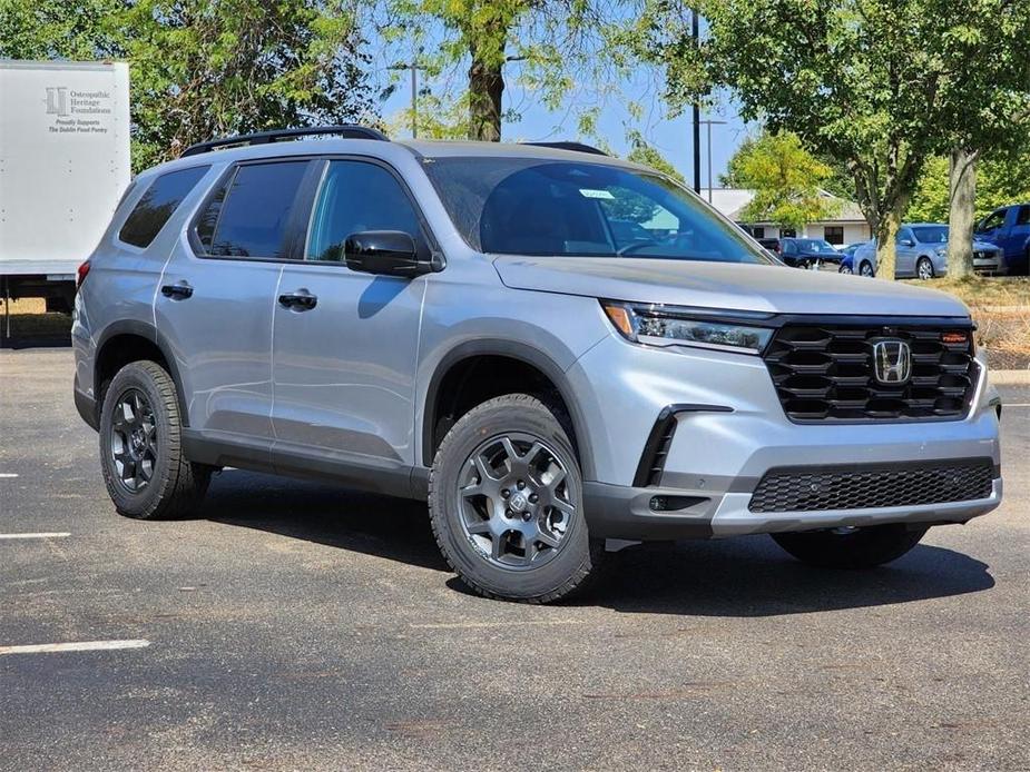 new 2025 Honda Pilot car, priced at $50,495