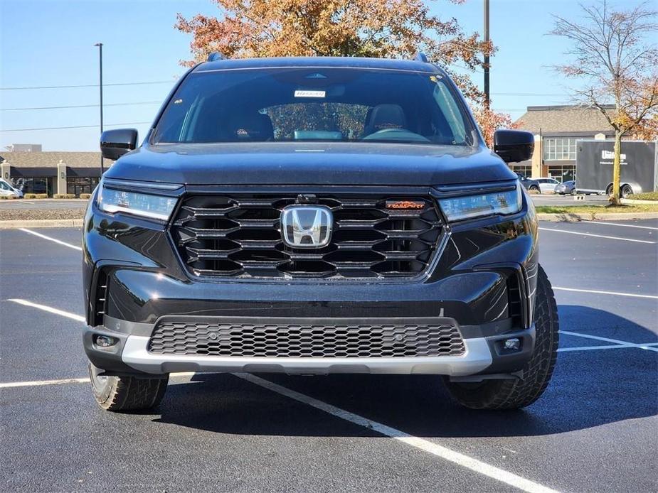 new 2025 Honda Pilot car, priced at $51,280