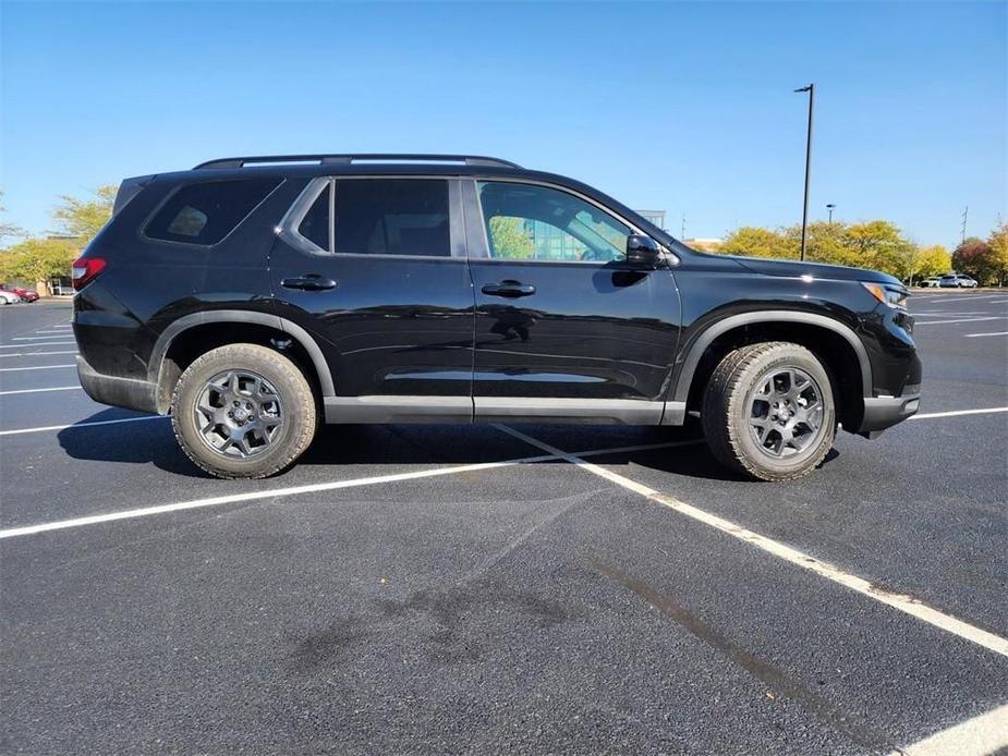 new 2025 Honda Pilot car, priced at $51,280