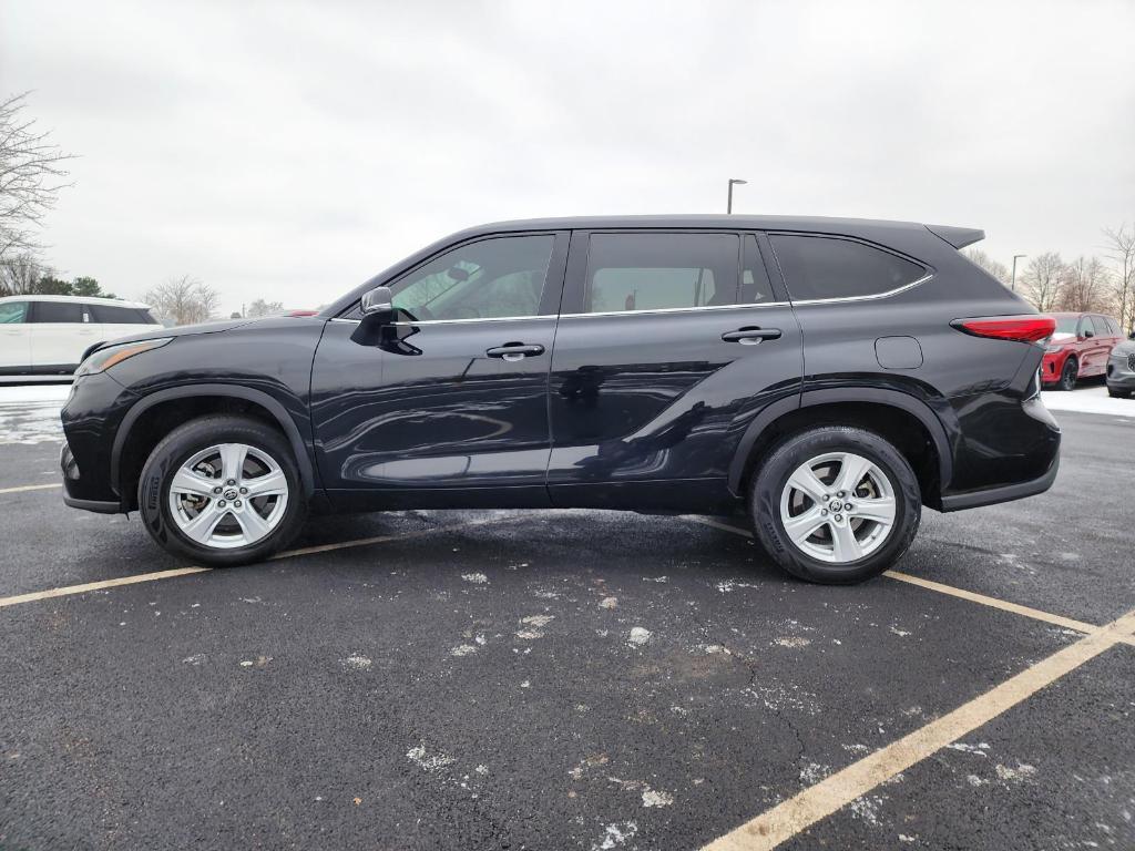 used 2021 Toyota Highlander car, priced at $24,400