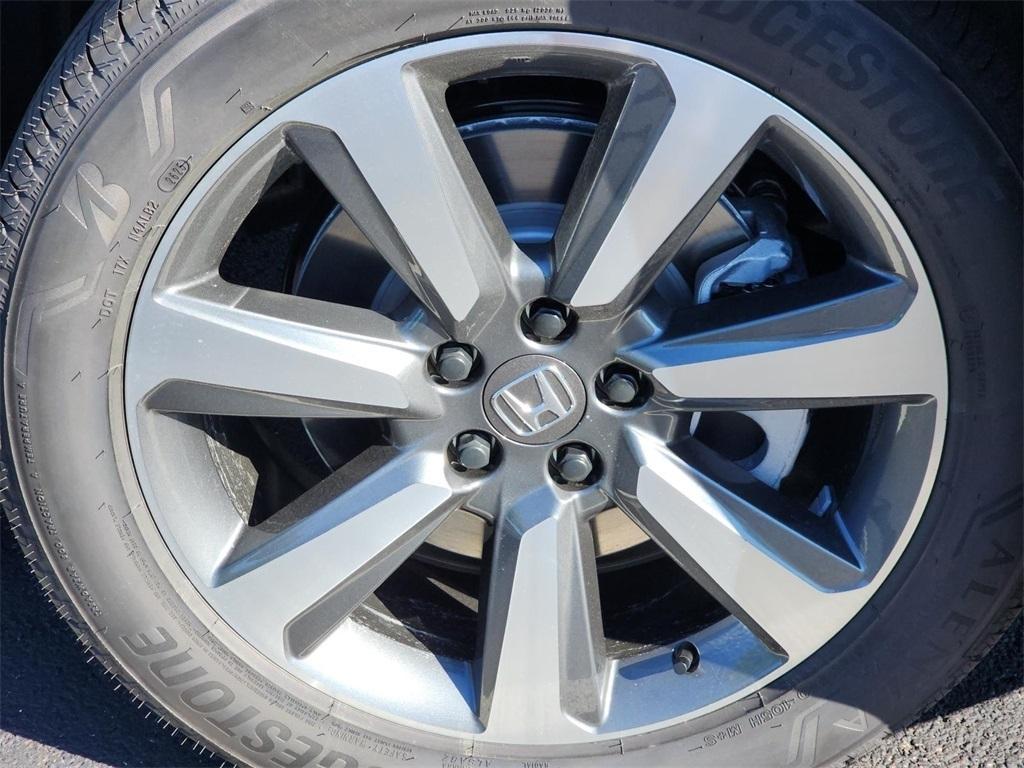 new 2025 Honda Pilot car, priced at $54,575