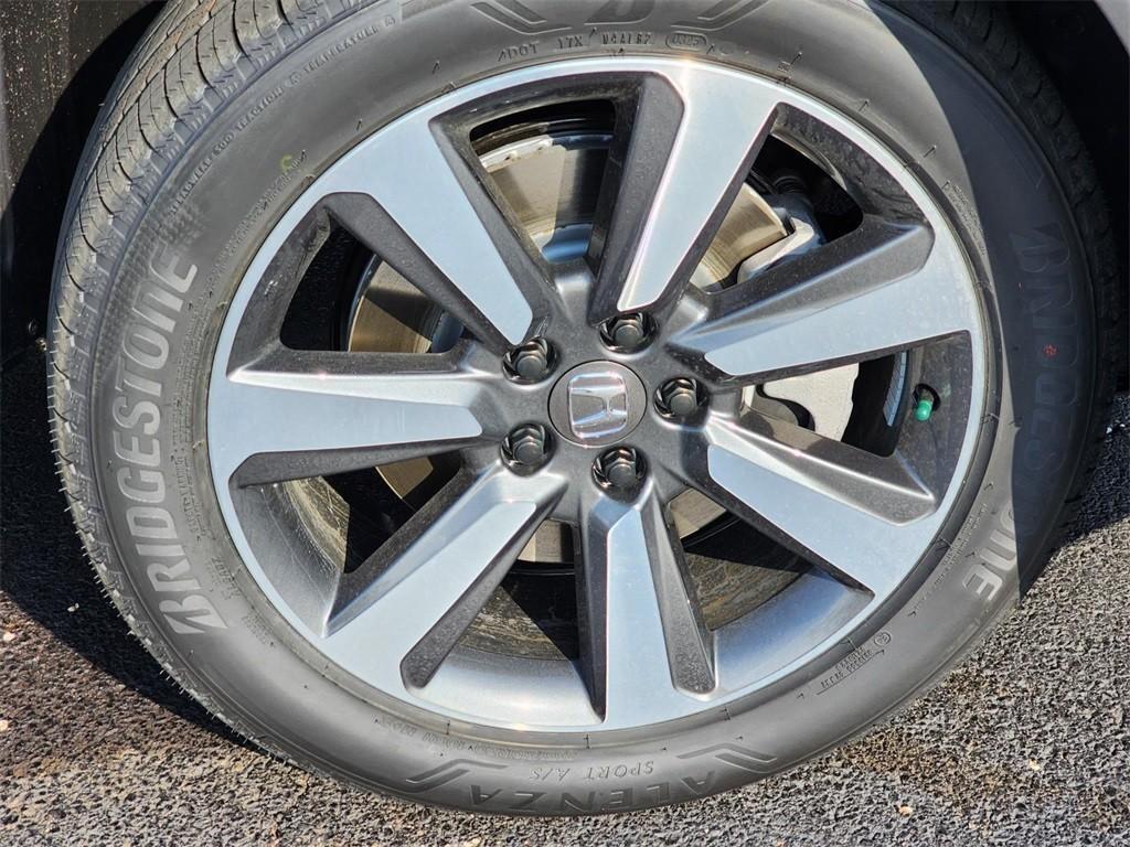 new 2025 Honda Pilot car, priced at $51,050