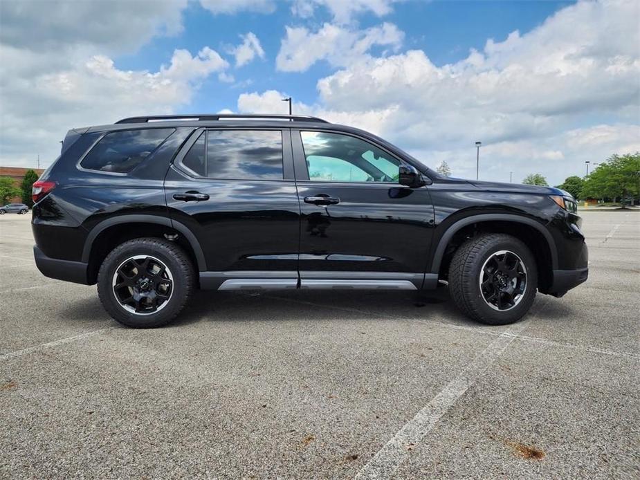 new 2025 Honda Pilot car, priced at $53,280