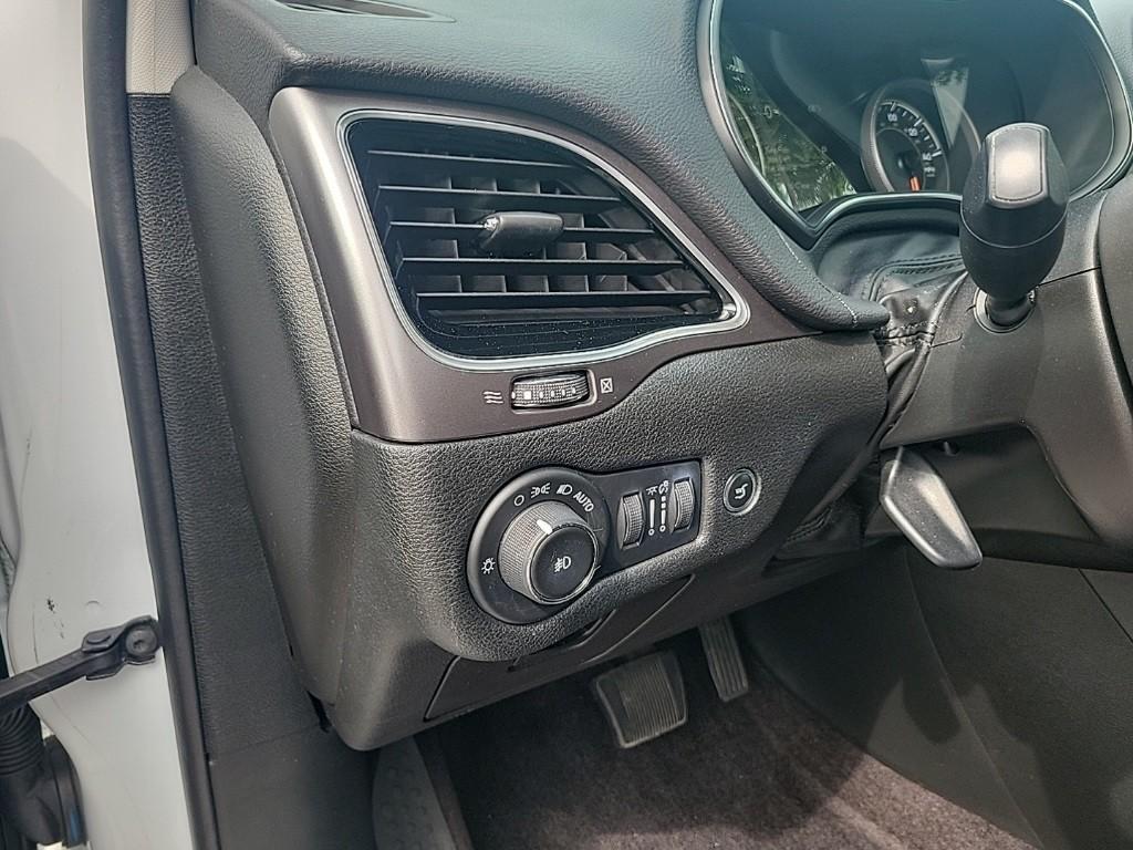 used 2019 Jeep Cherokee car, priced at $19,997