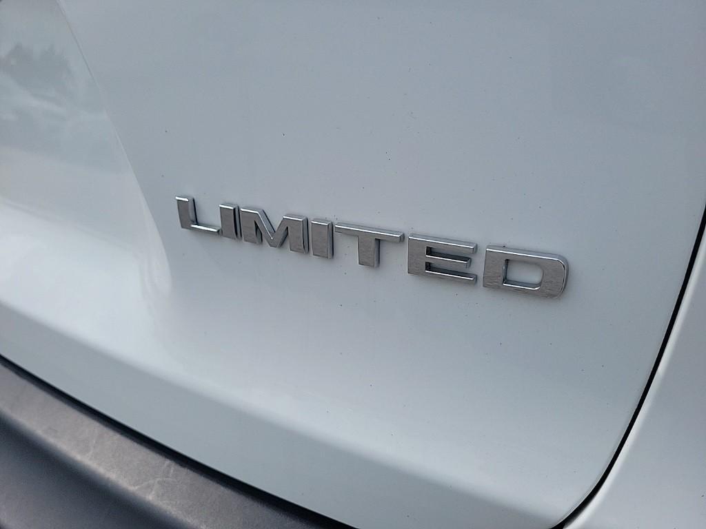 used 2019 Jeep Cherokee car, priced at $19,997