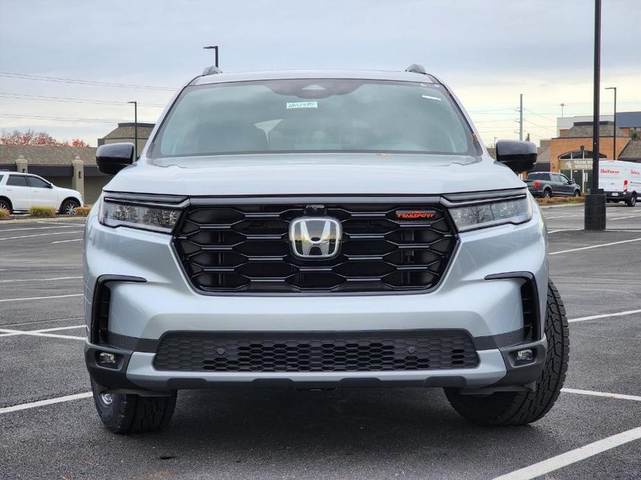 new 2025 Honda Pilot car, priced at $51,580