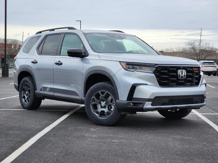 new 2025 Honda Pilot car, priced at $51,580