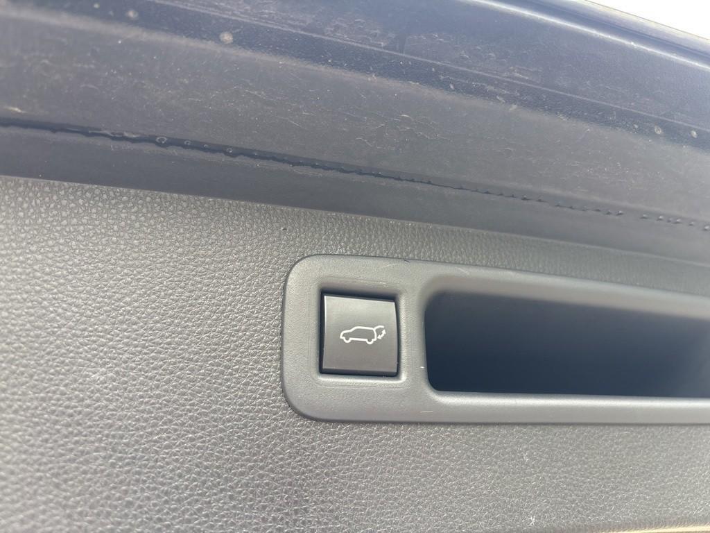 used 2020 Toyota Highlander car, priced at $30,621