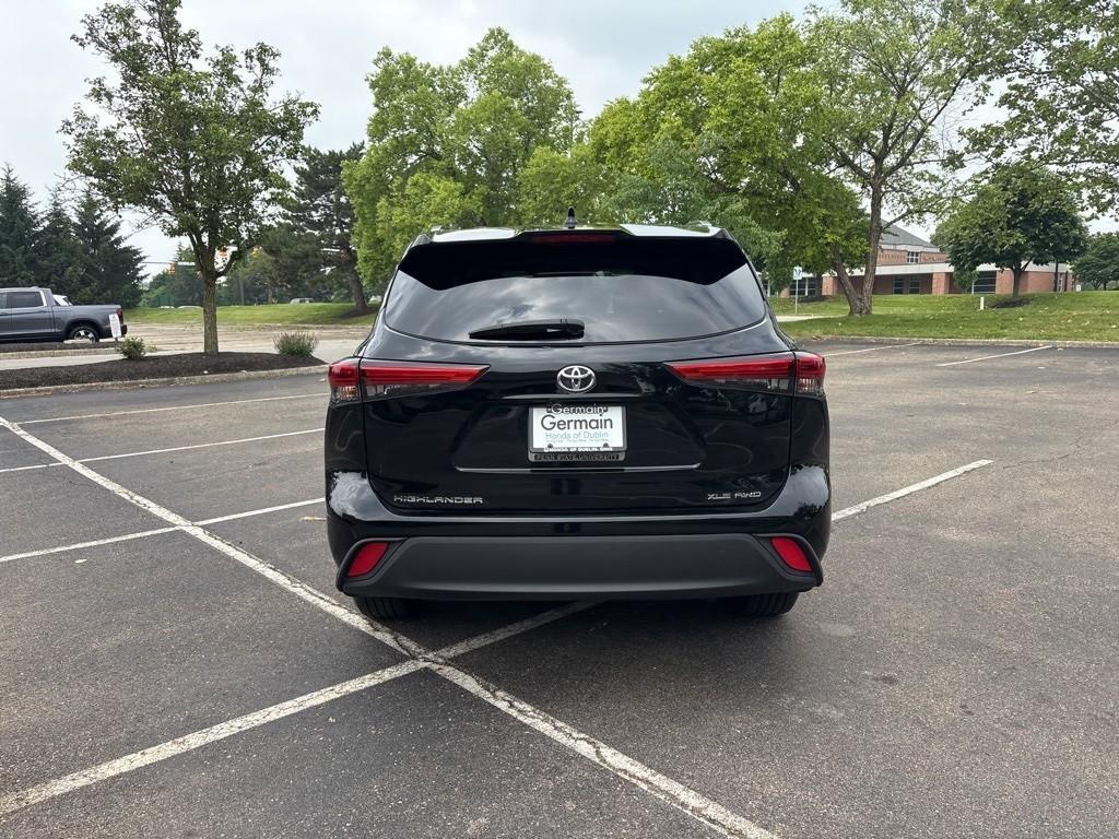 used 2020 Toyota Highlander car, priced at $30,621