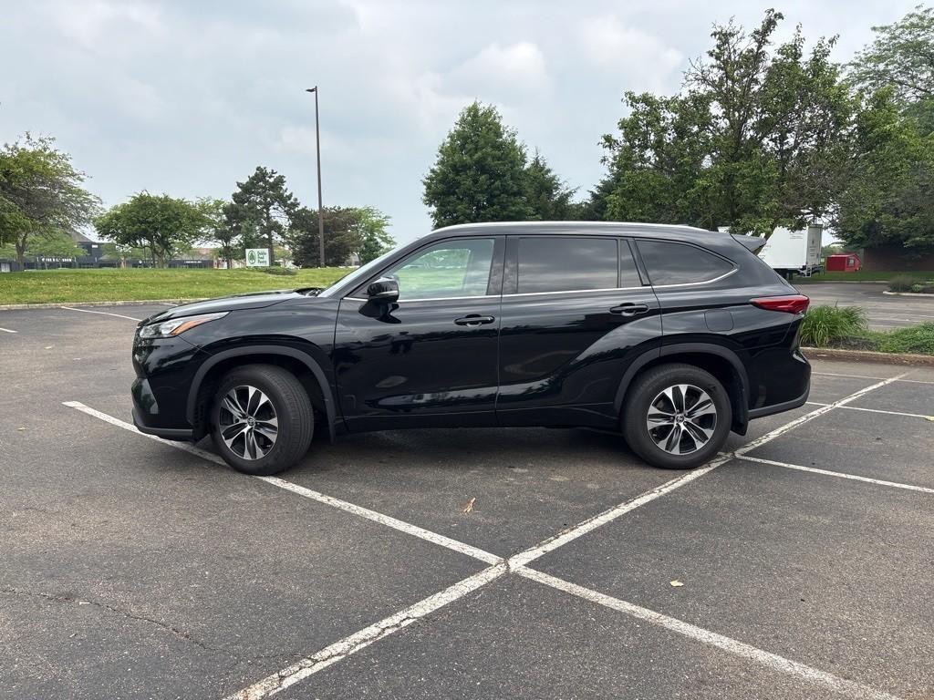 used 2020 Toyota Highlander car, priced at $30,621