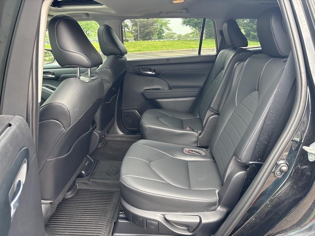 used 2020 Toyota Highlander car, priced at $30,621