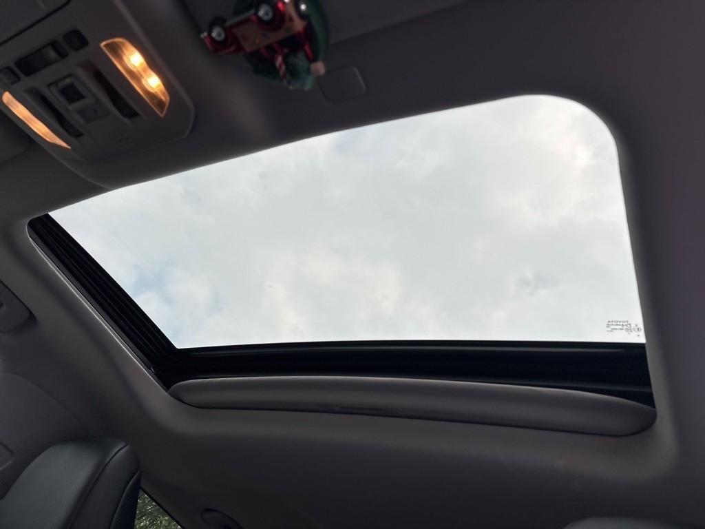 used 2020 Toyota Highlander car, priced at $30,621