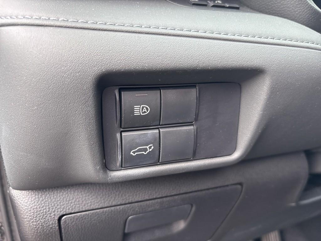 used 2020 Toyota Highlander car, priced at $30,621