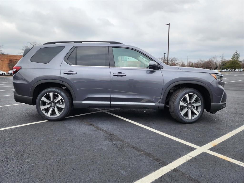 new 2025 Honda Pilot car, priced at $50,995