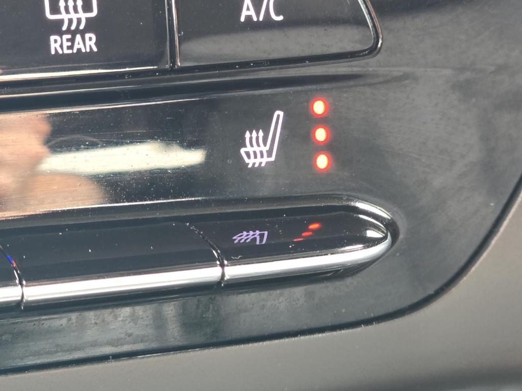 used 2022 Buick Envision car, priced at $23,000