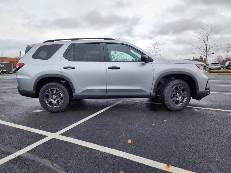 new 2025 Honda Pilot car, priced at $51,580