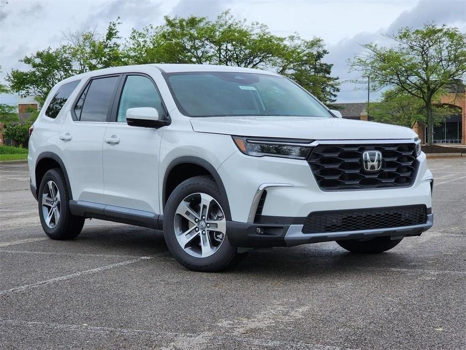 new 2025 Honda Pilot car, priced at $46,650