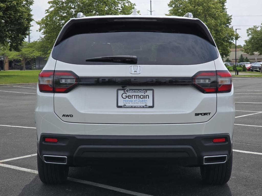 new 2025 Honda Pilot car, priced at $44,205