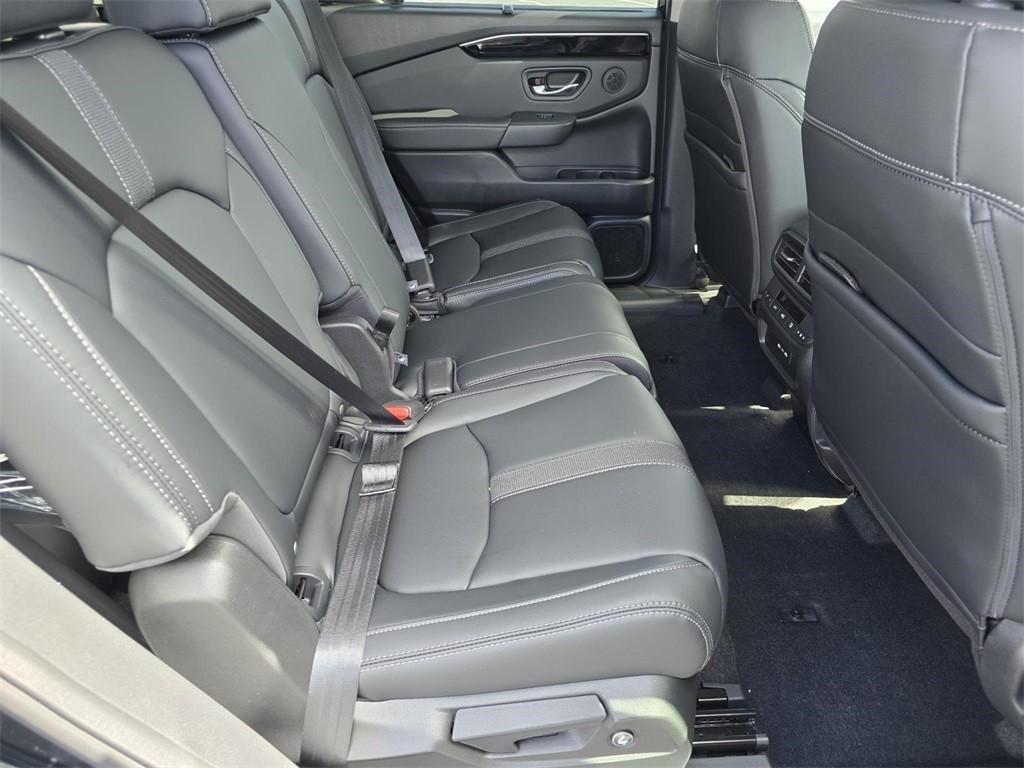 new 2025 Honda Pilot car, priced at $48,950