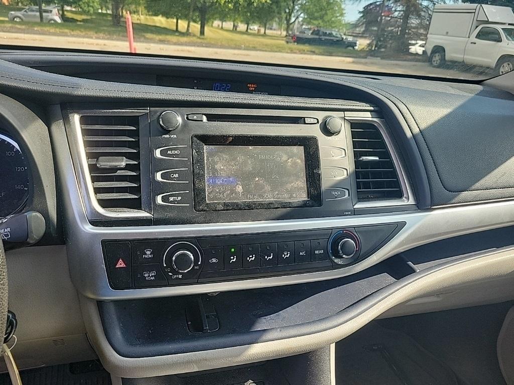 used 2015 Toyota Highlander car, priced at $17,227