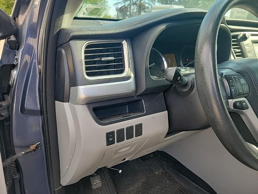 used 2015 Toyota Highlander car, priced at $17,227