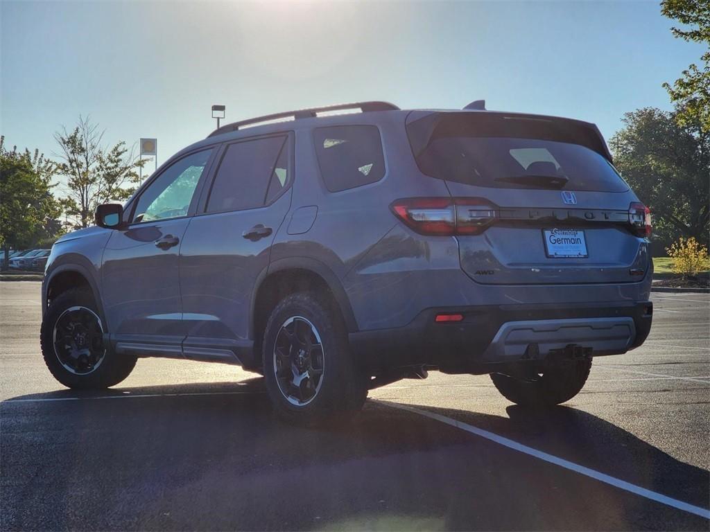 new 2025 Honda Pilot car, priced at $53,255