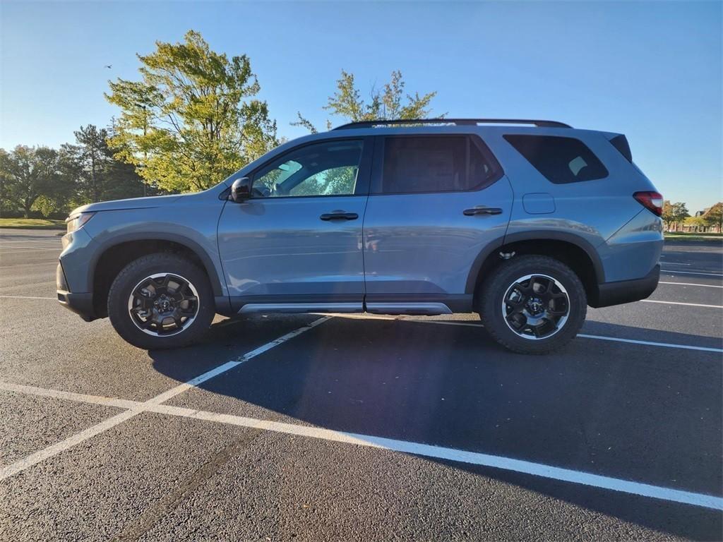 new 2025 Honda Pilot car, priced at $53,255