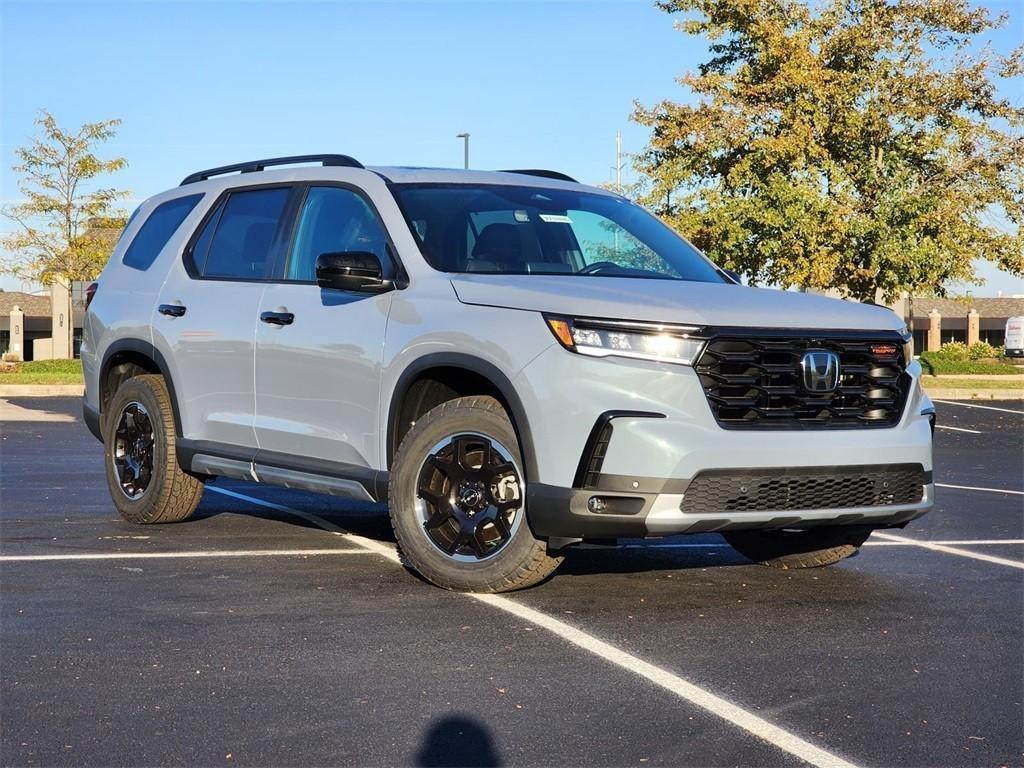 new 2025 Honda Pilot car, priced at $53,255