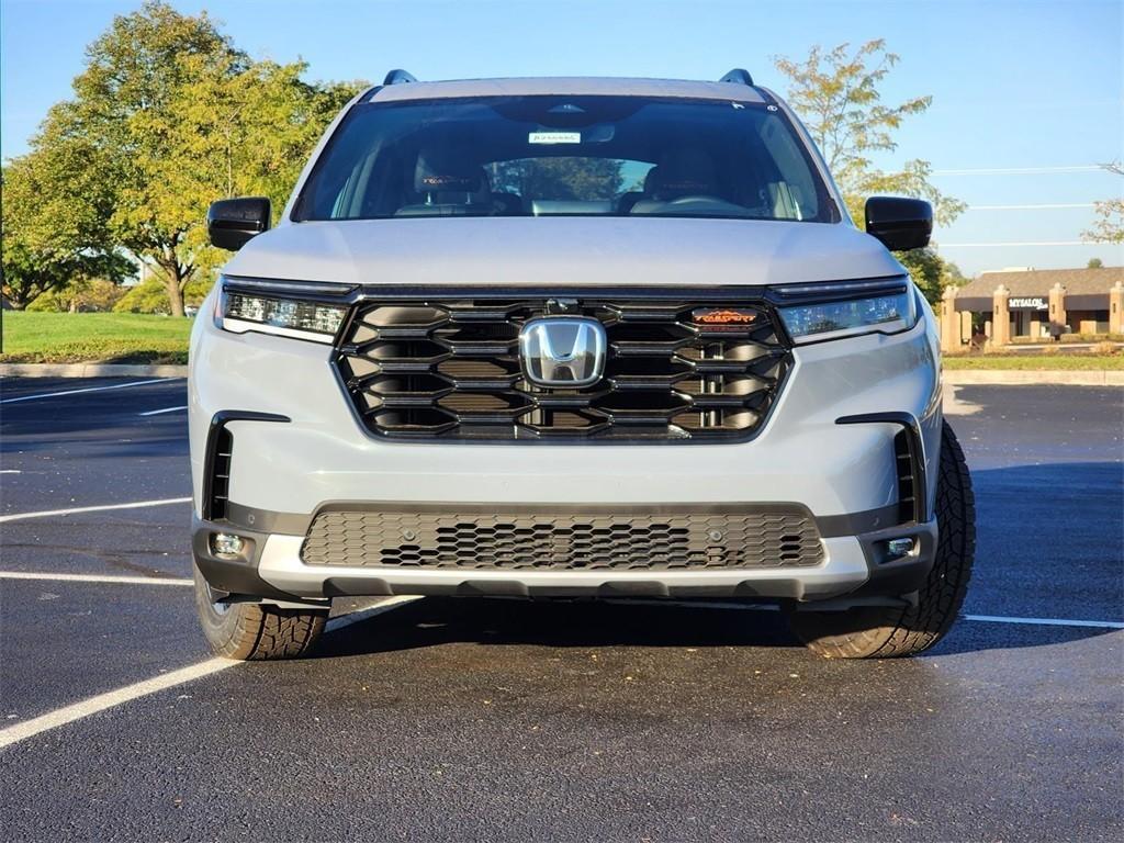 new 2025 Honda Pilot car, priced at $53,255