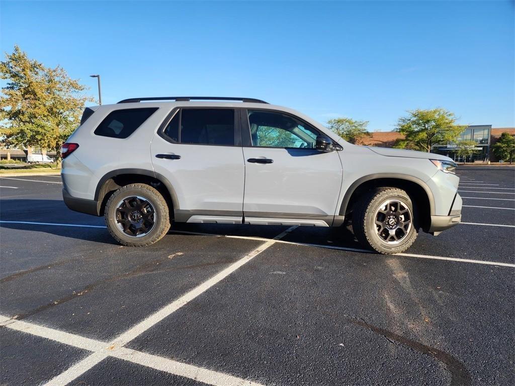 new 2025 Honda Pilot car, priced at $53,255