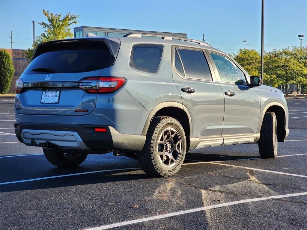 new 2025 Honda Pilot car, priced at $53,255