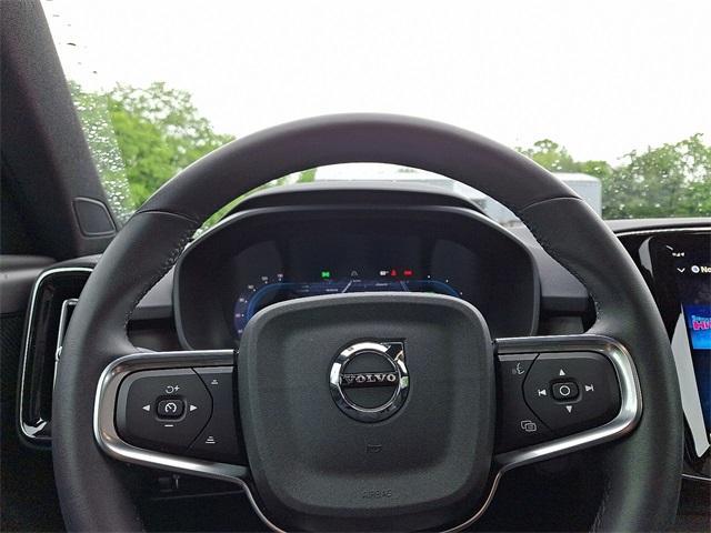 used 2022 Volvo C40 Recharge Pure Electric car, priced at $32,513