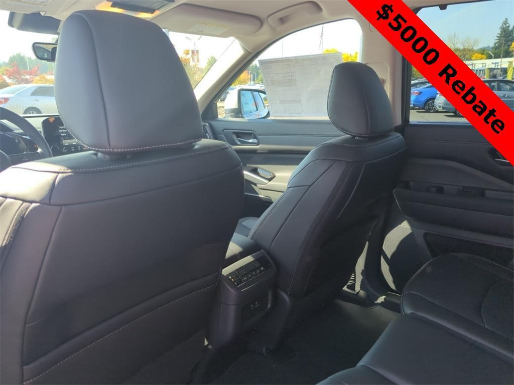 new 2025 Nissan Pathfinder car, priced at $40,095