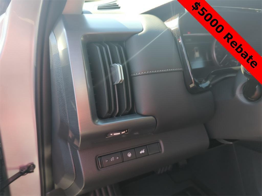 new 2025 Nissan Pathfinder car, priced at $40,095