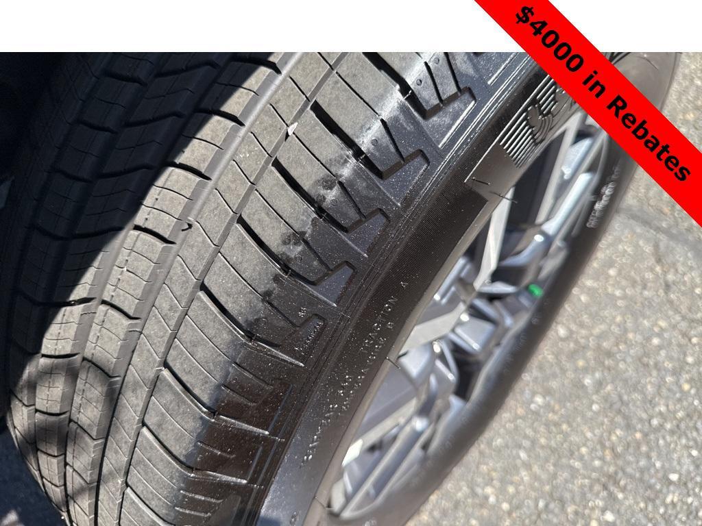 new 2025 Nissan Frontier car, priced at $39,420