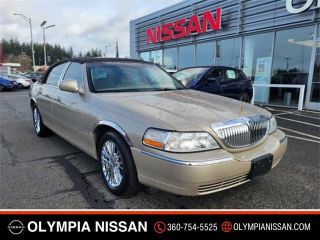 used 2007 Lincoln Town Car car, priced at $6,988