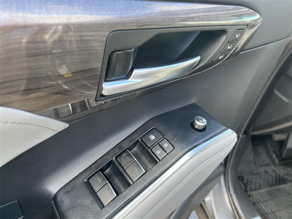 used 2021 Toyota Highlander Hybrid car, priced at $39,488