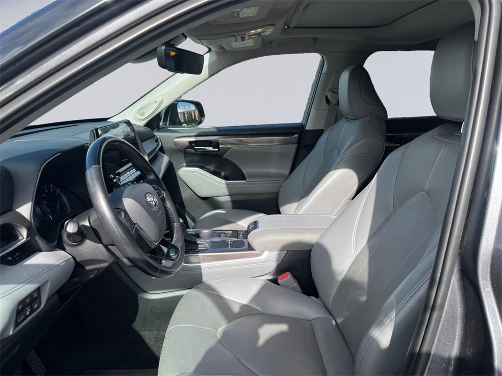 used 2021 Toyota Highlander Hybrid car, priced at $39,488