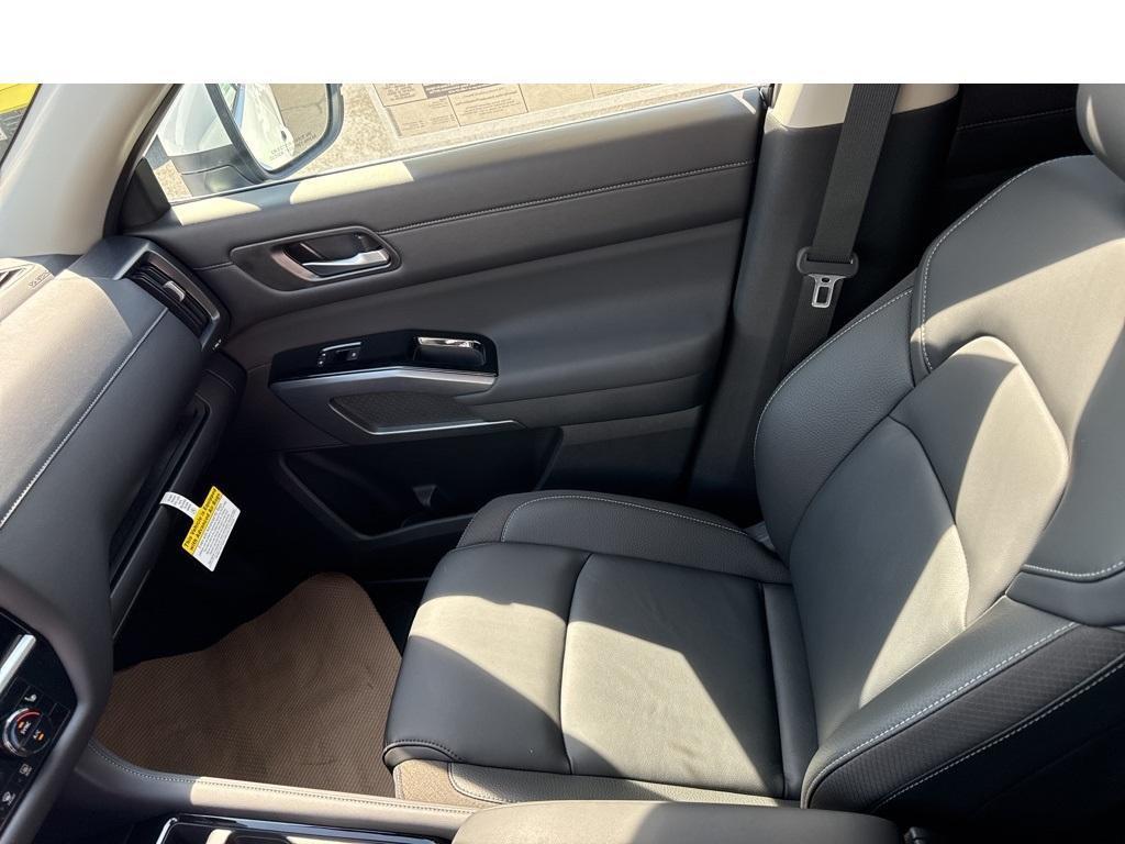 new 2025 Nissan Pathfinder car, priced at $39,027