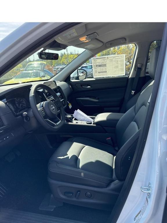 new 2025 Nissan Pathfinder car, priced at $39,027