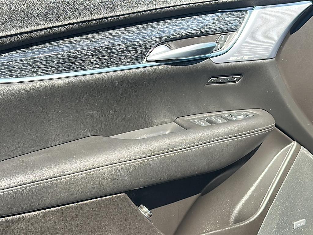 used 2023 Cadillac XT5 car, priced at $37,000