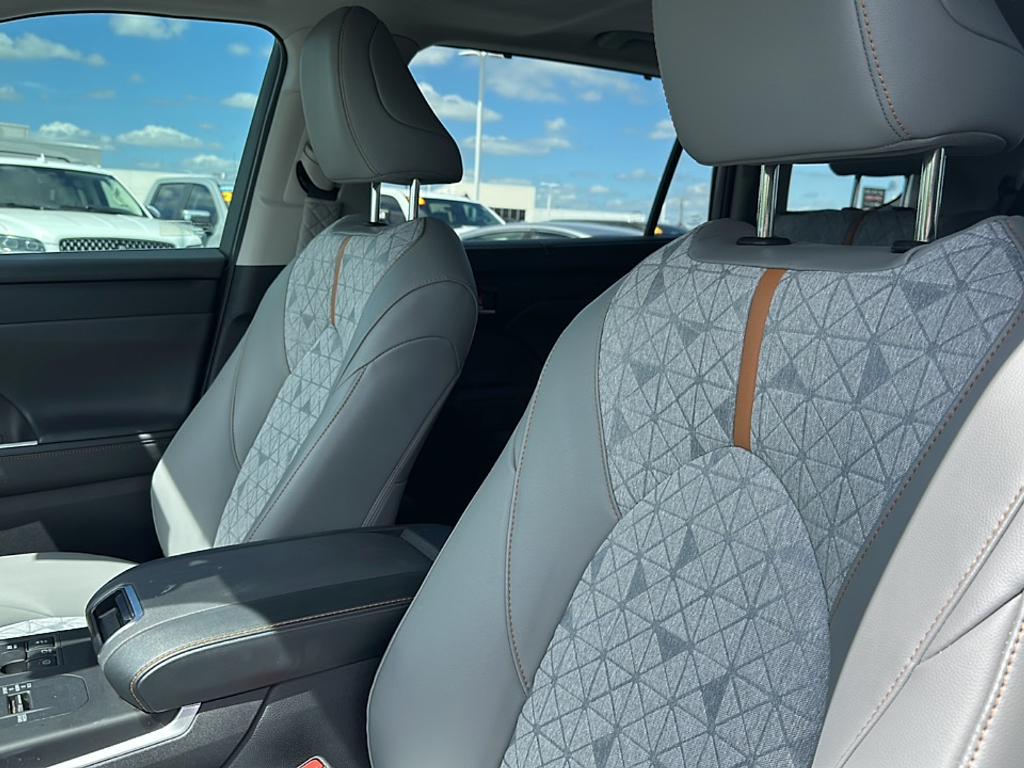 used 2023 Toyota Highlander Hybrid car, priced at $43,000