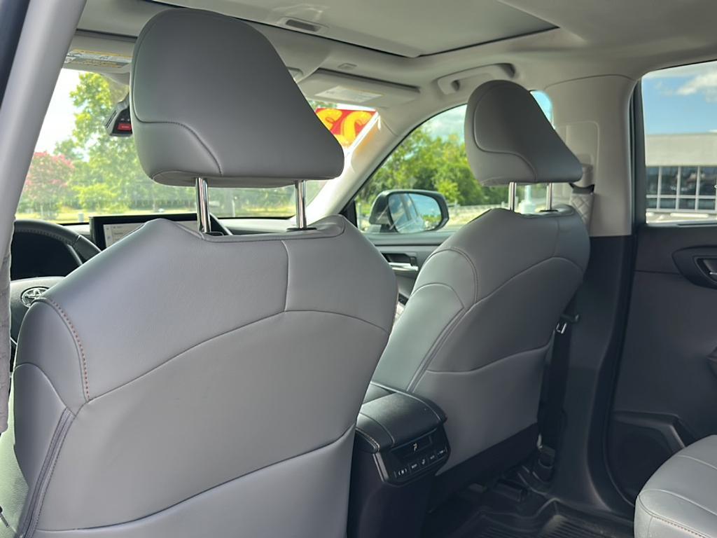 used 2023 Toyota Highlander Hybrid car, priced at $43,000
