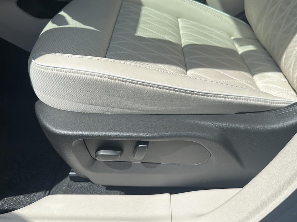 used 2023 Buick Envision car, priced at $34,869
