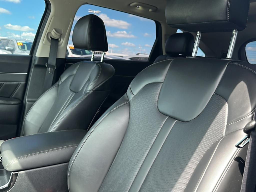 used 2023 Kia Sorento car, priced at $31,869