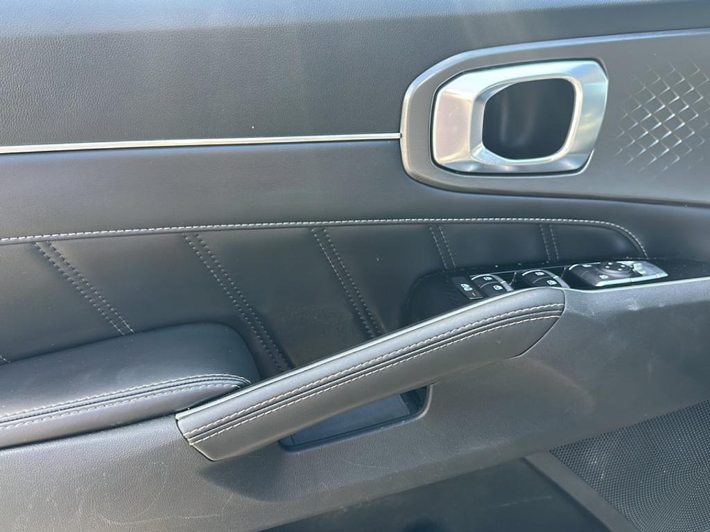 used 2023 Kia Sorento car, priced at $31,869