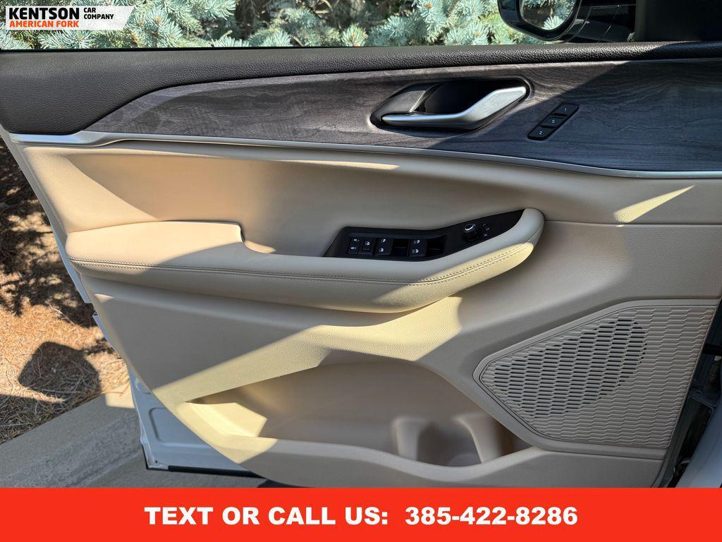 used 2024 Jeep Grand Cherokee car, priced at $29,150